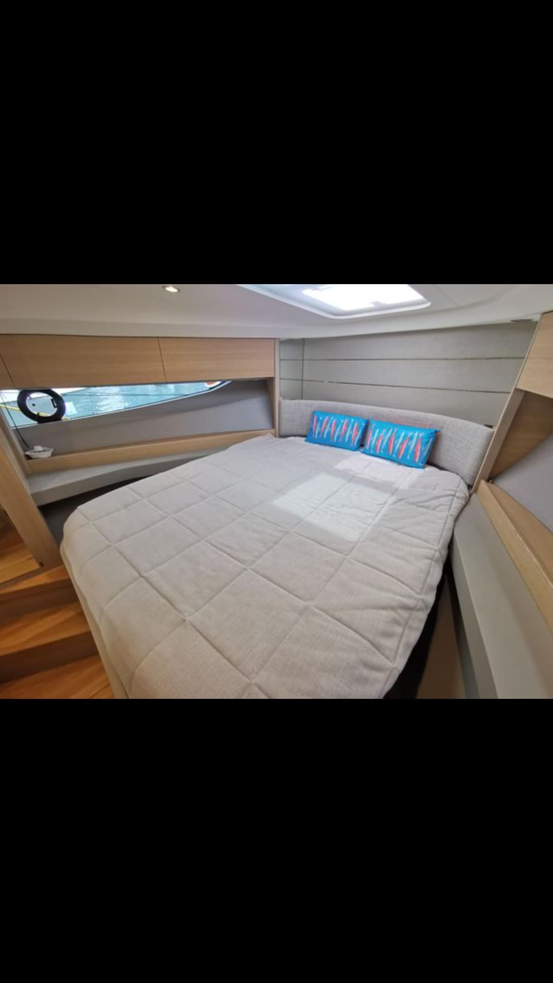 Princess V40 view 26