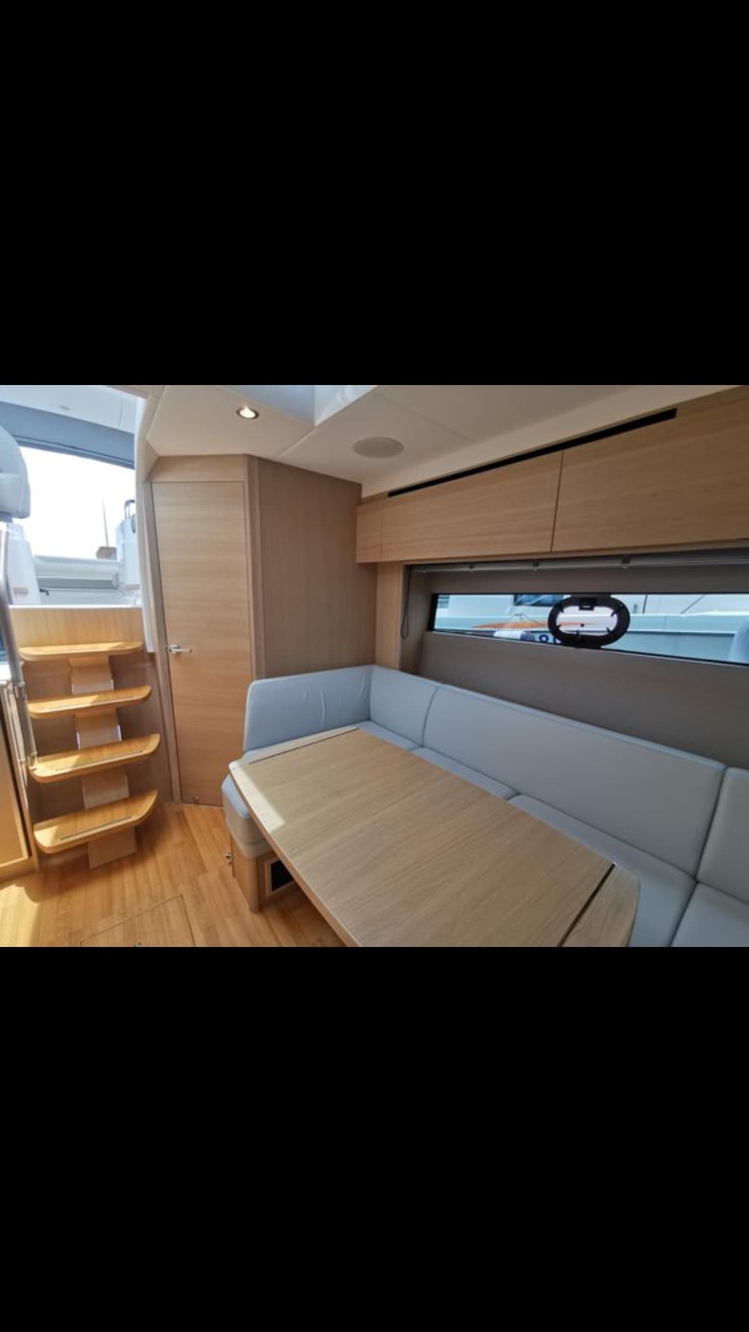 Princess V40 view 20