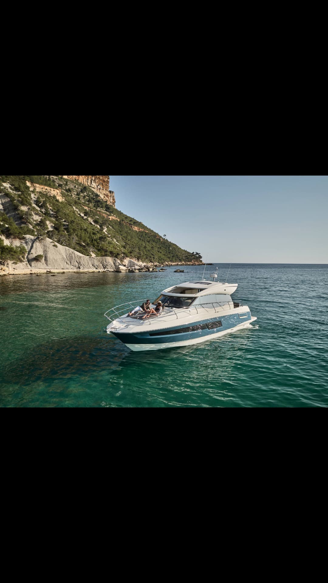 Prestige 460S view 1