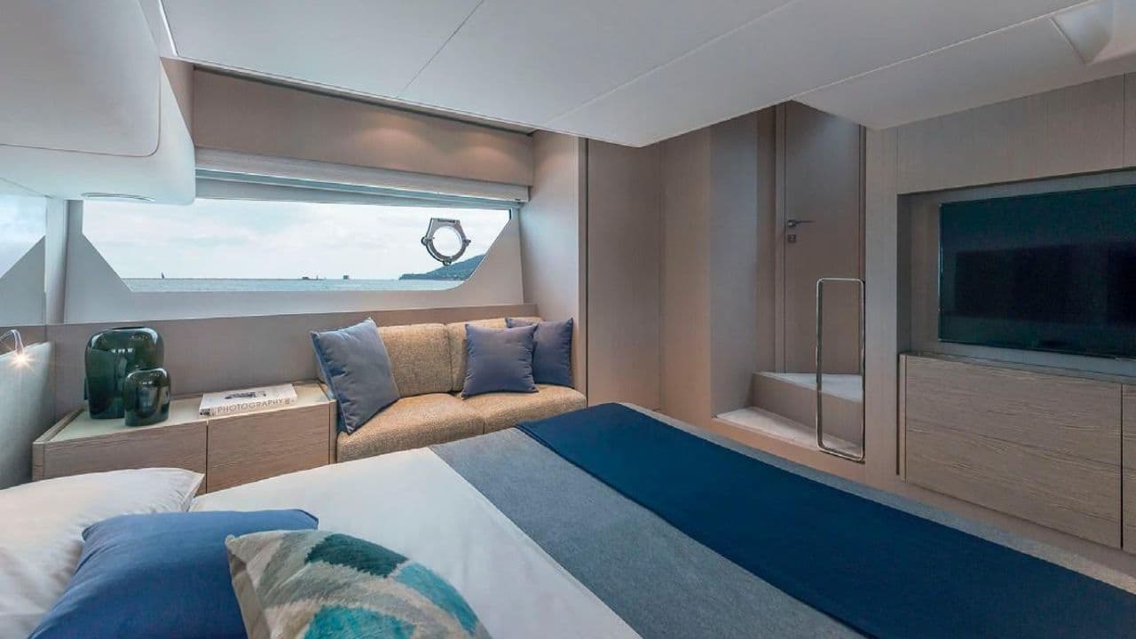Ferretti 500 view 18