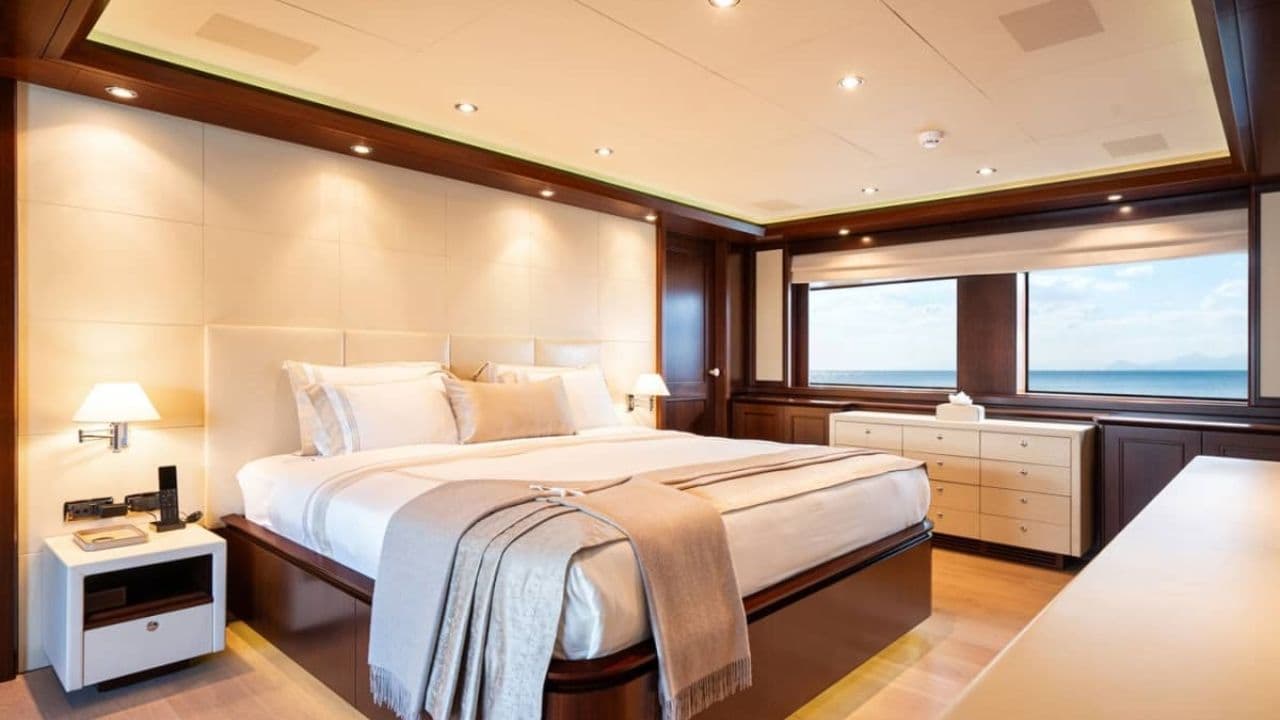 Custom 43M view 14