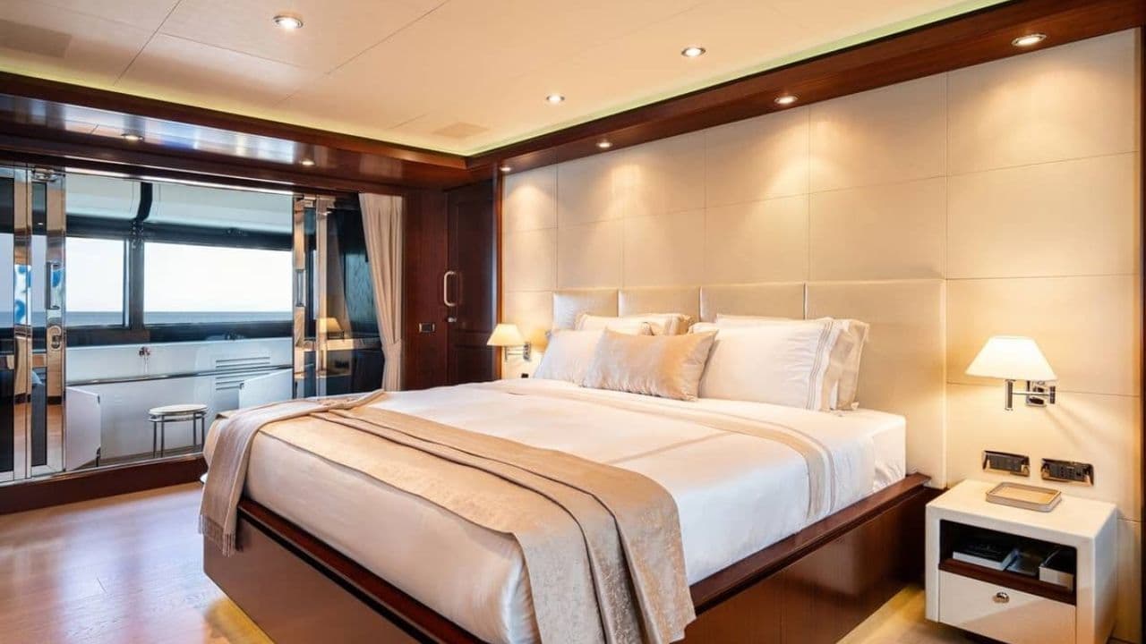 Custom 43M view 16