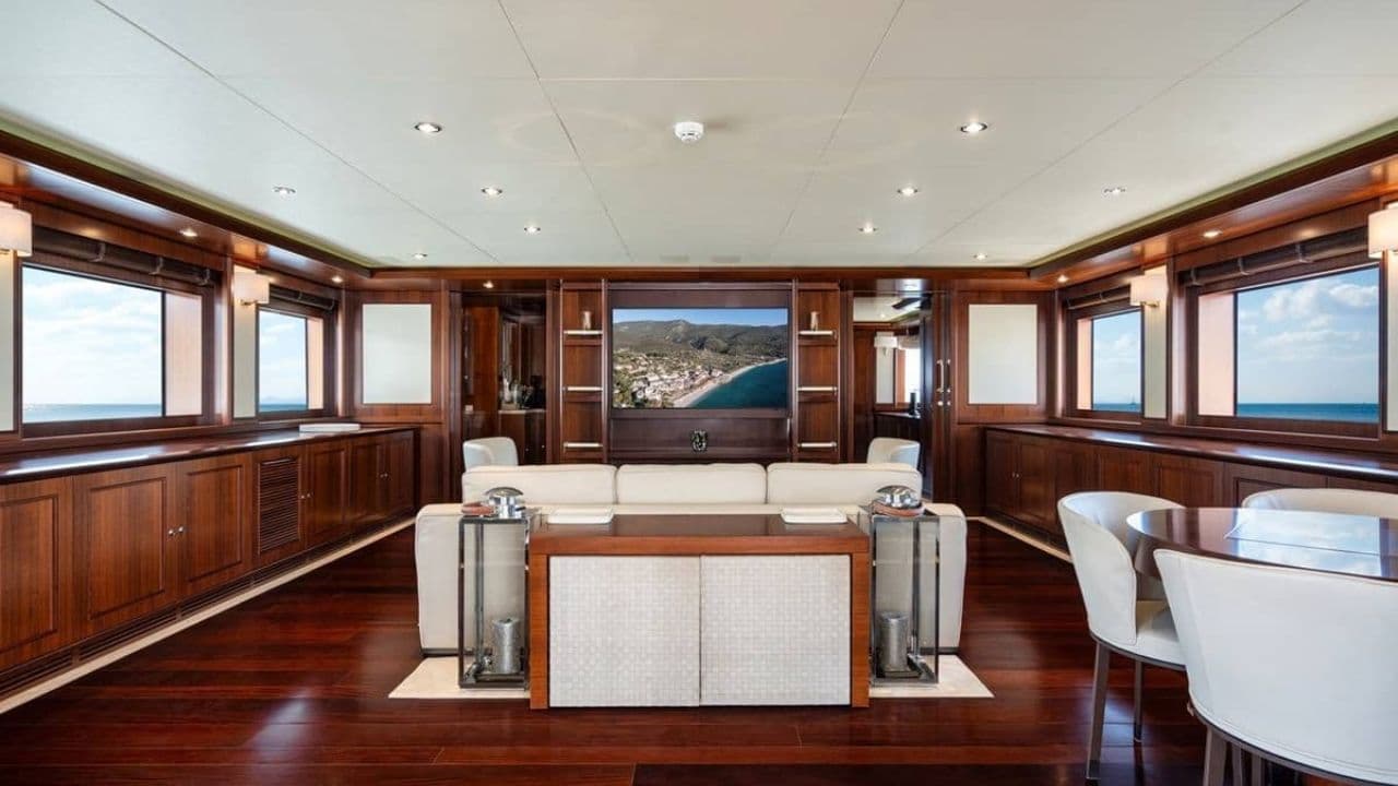 Custom 43M view 21