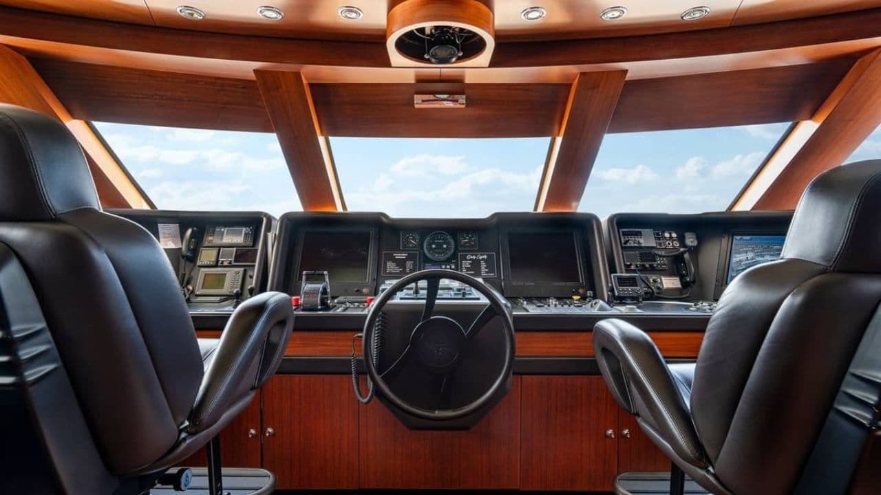 Custom 43M view 23