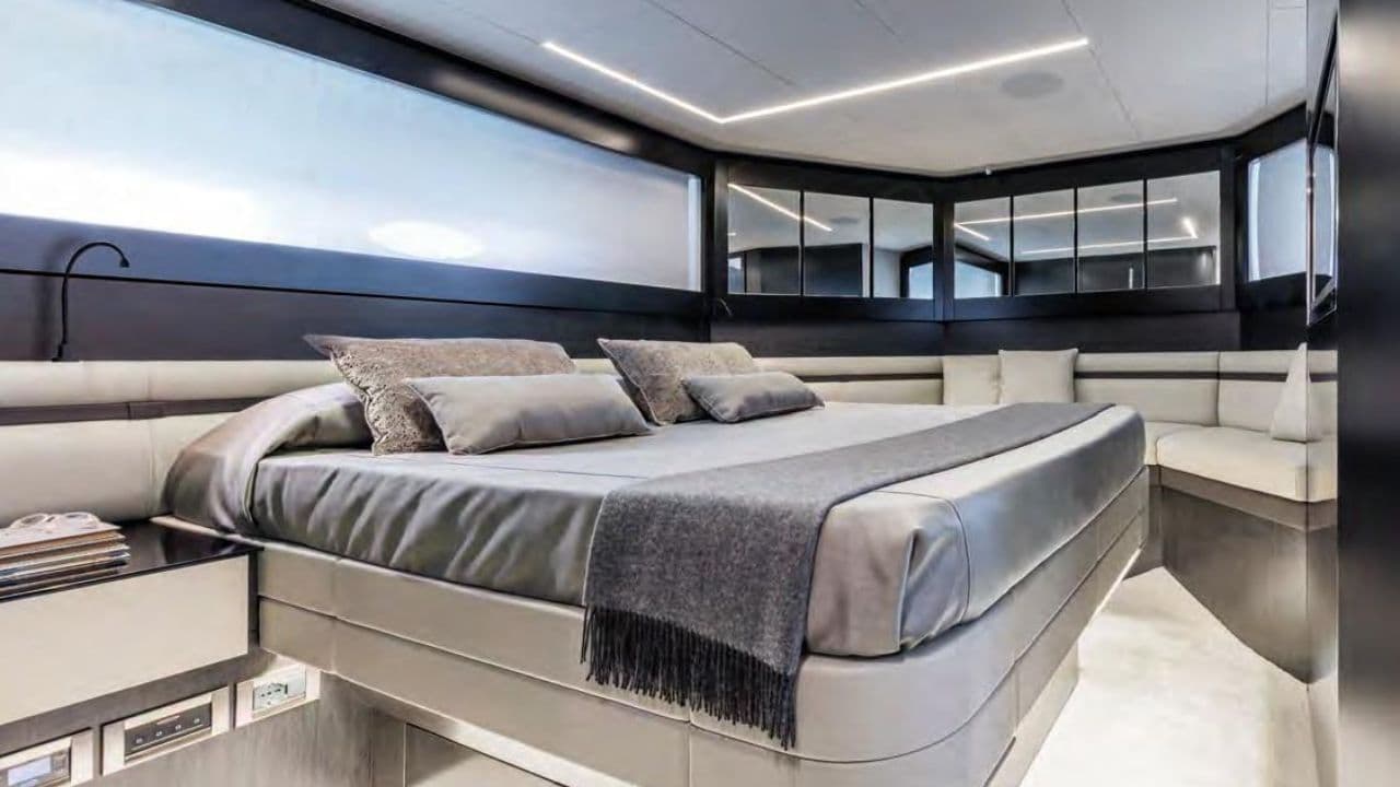 Pershing 9X view 28