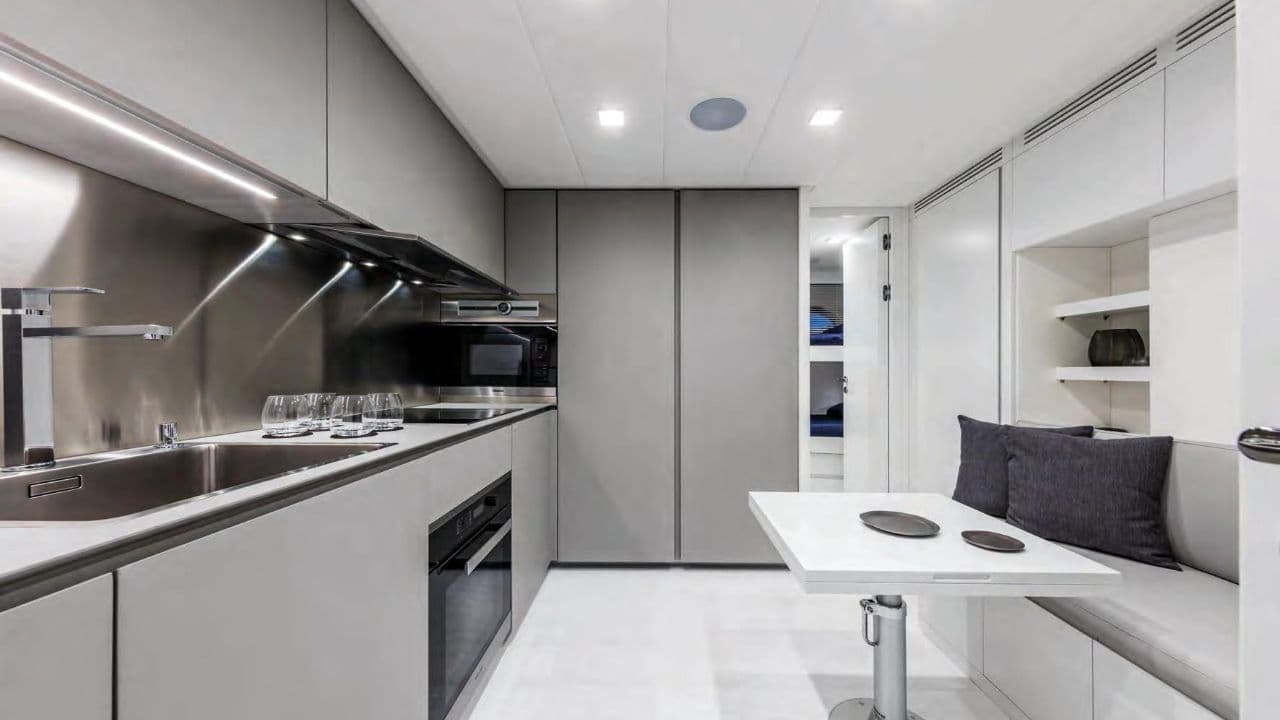 Pershing 9X view 29