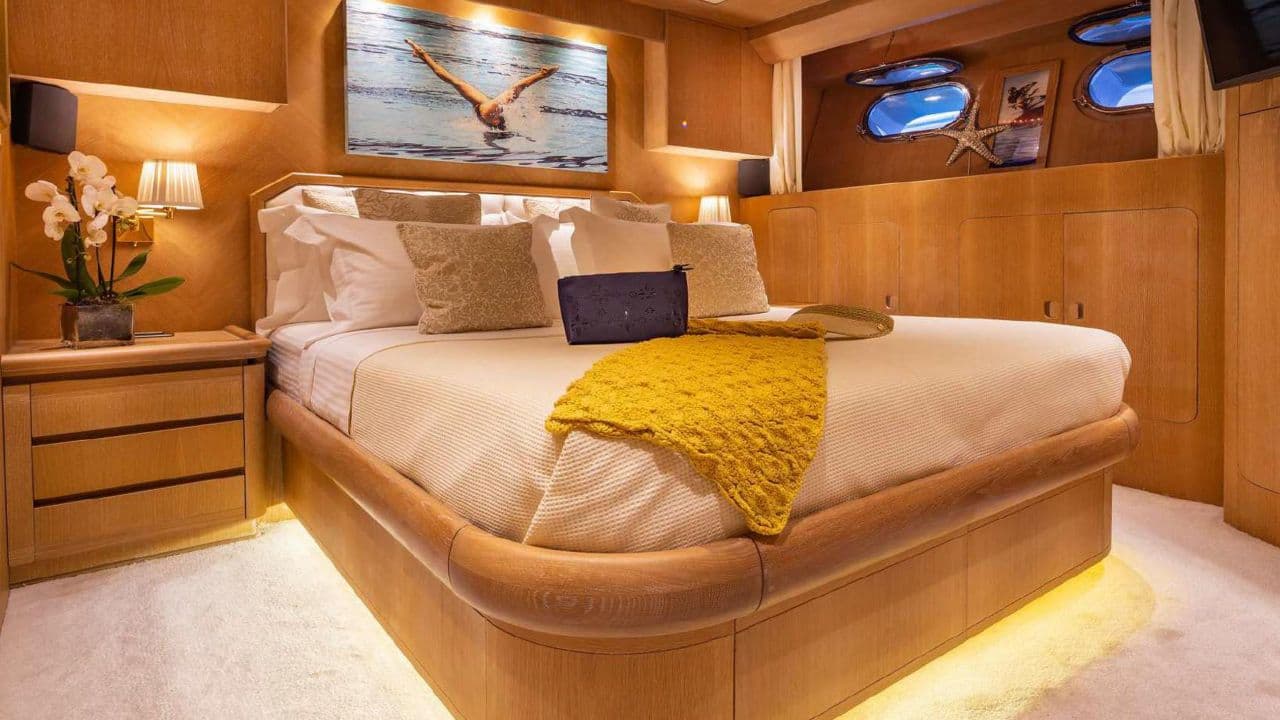 Custom 35M view 11