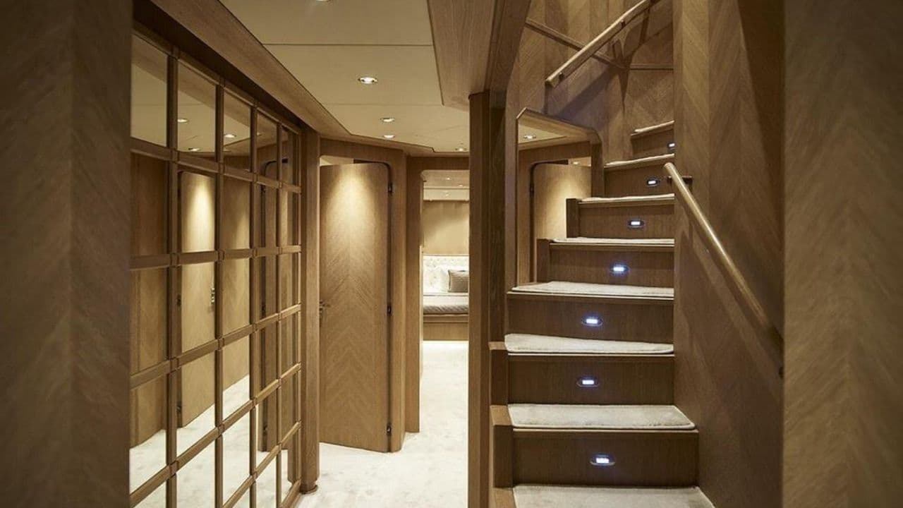 Custom 35M view 8