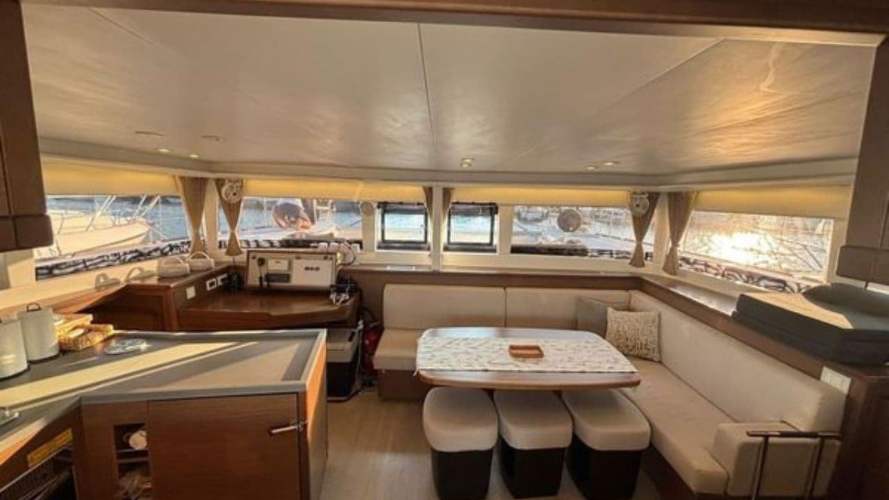 Lagoon 450 F view 10