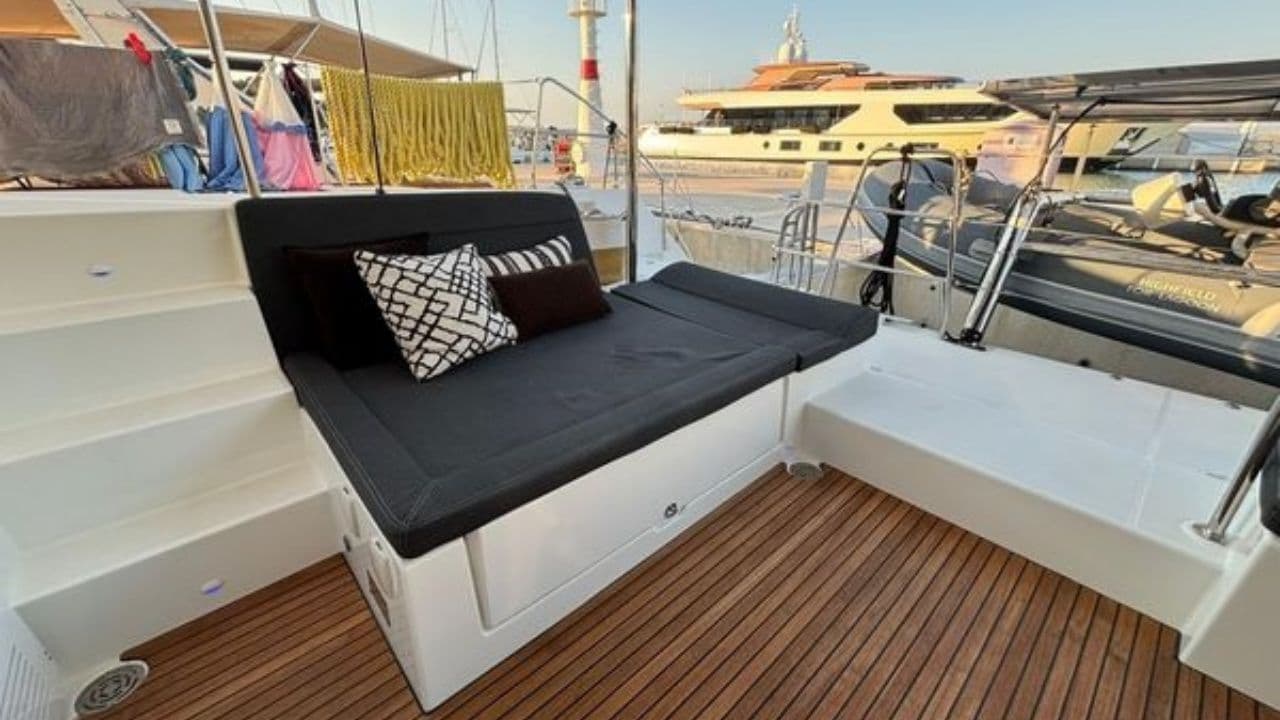 Lagoon 450 F view 11