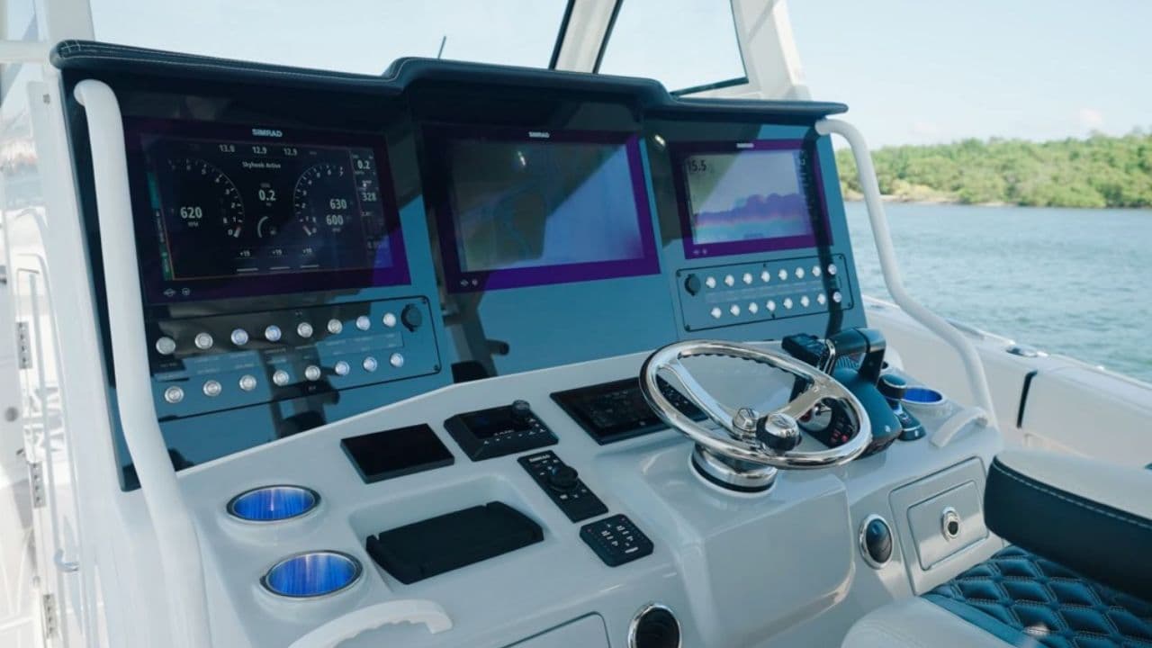 Tidewater 380 CC Adventure view 5