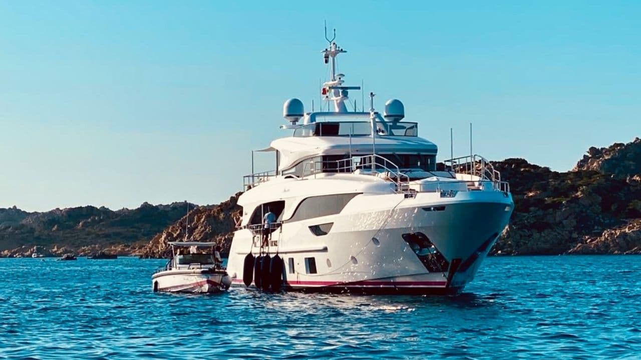 Benetti Delfino 95 view 1
