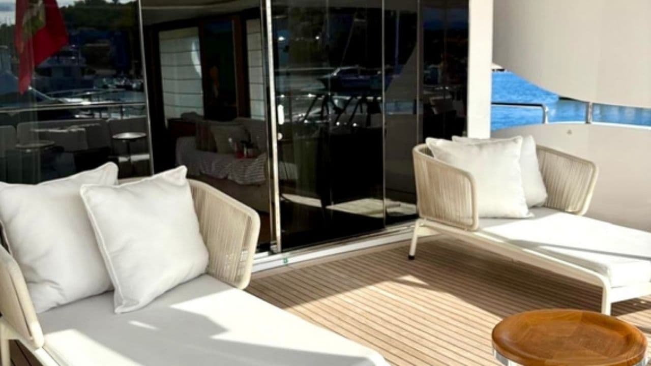 Benetti Delfino 95 view 10