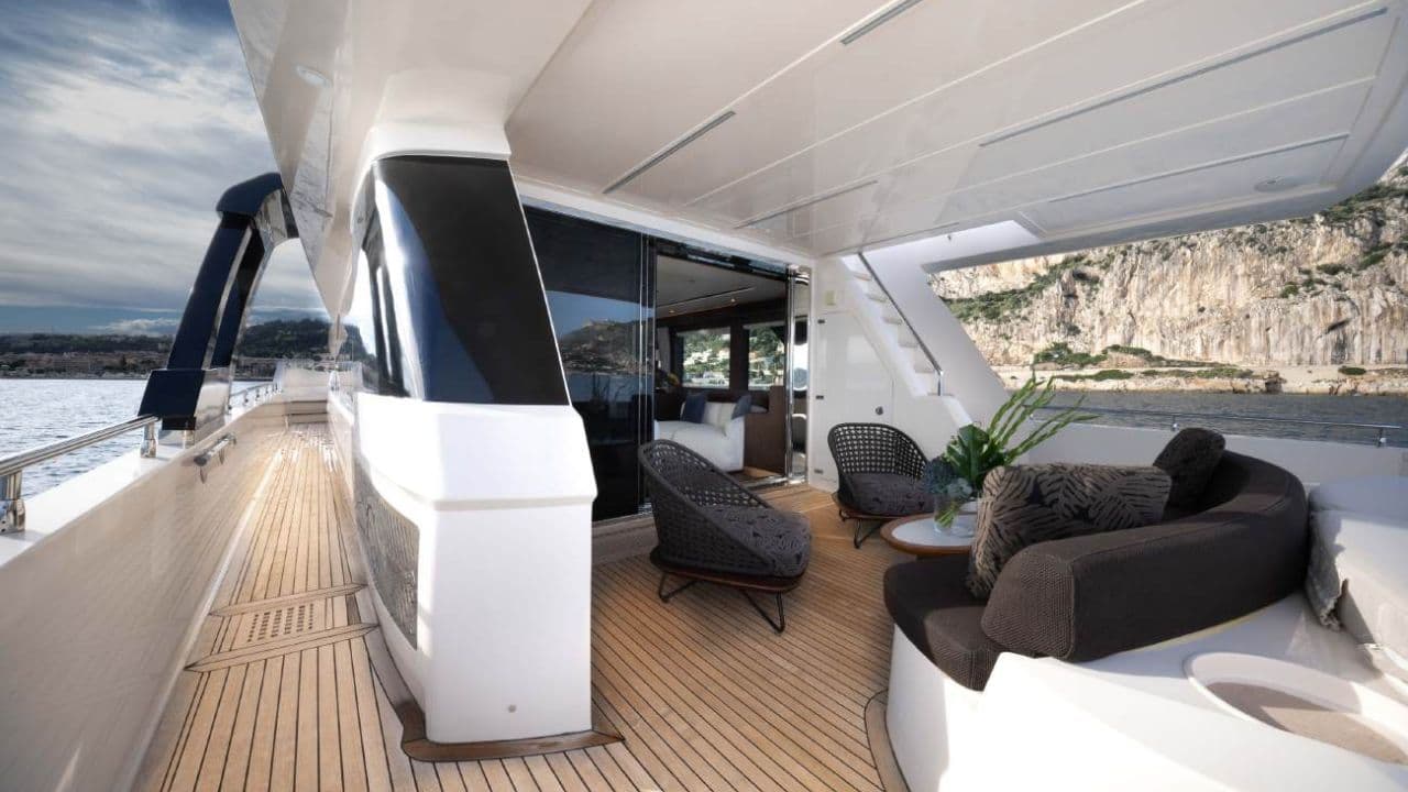 CECILOU view 22