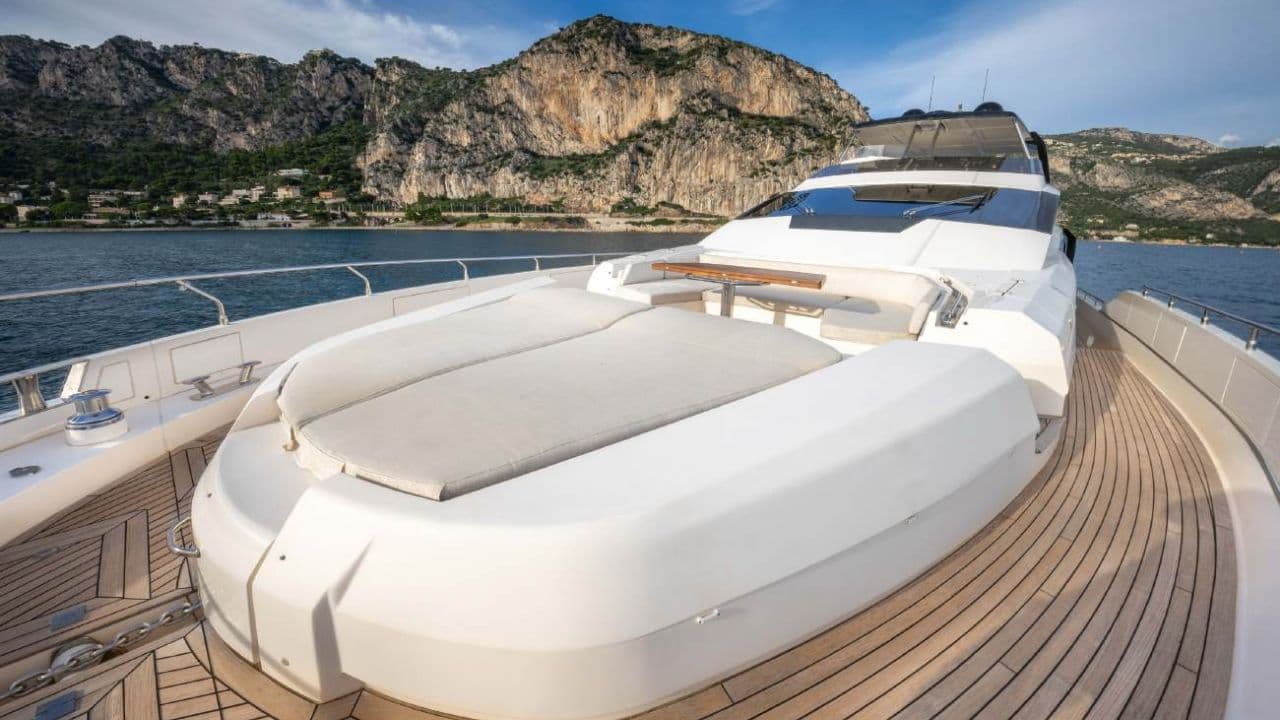 CECILOU view 25