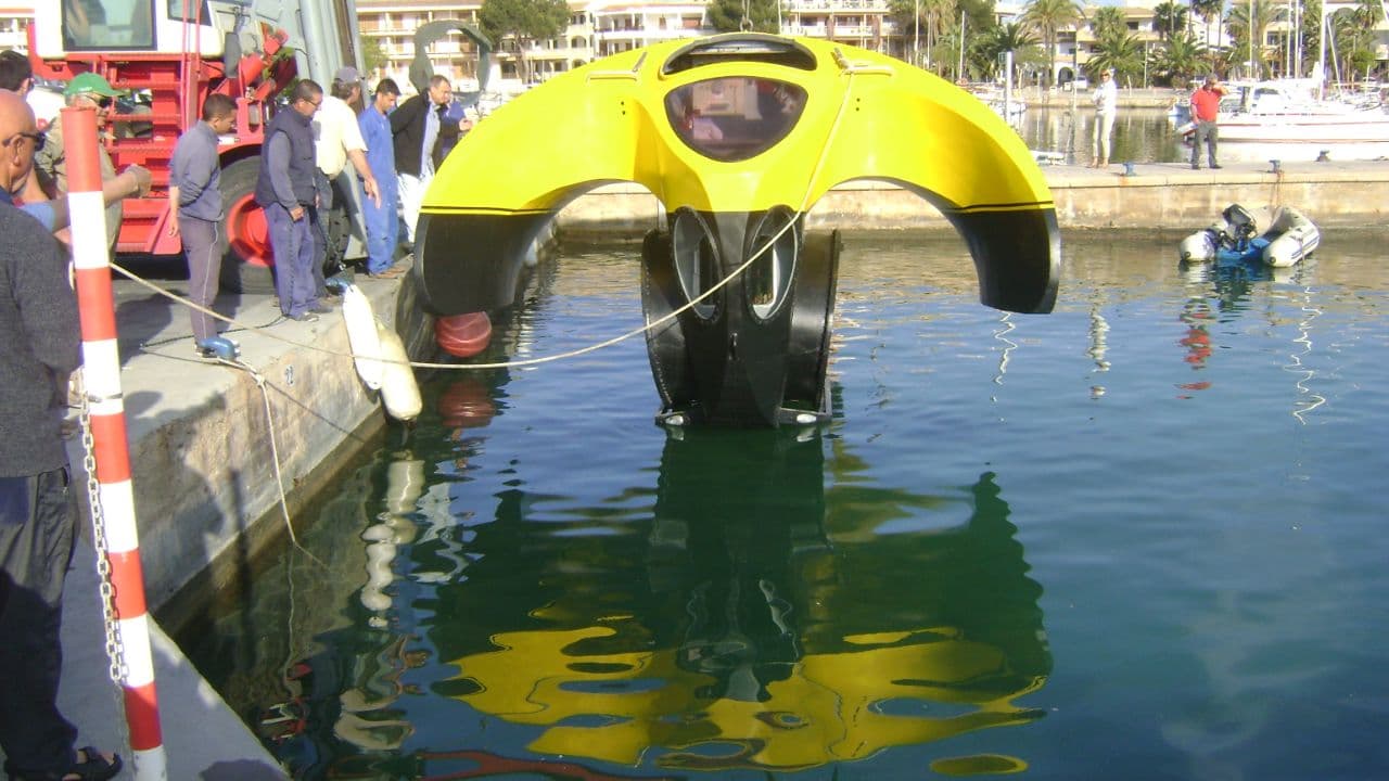 Commercial Semi-Submarine P-305 view 8
