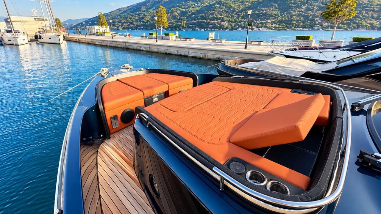 Cranchi A46 Luxury Tender view 10