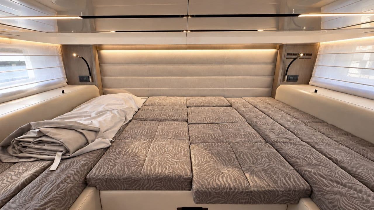 Cranchi A46 Luxury Tender view 17